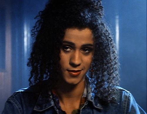 盘点|欧美电影里那些经典的“男扮女装”角色