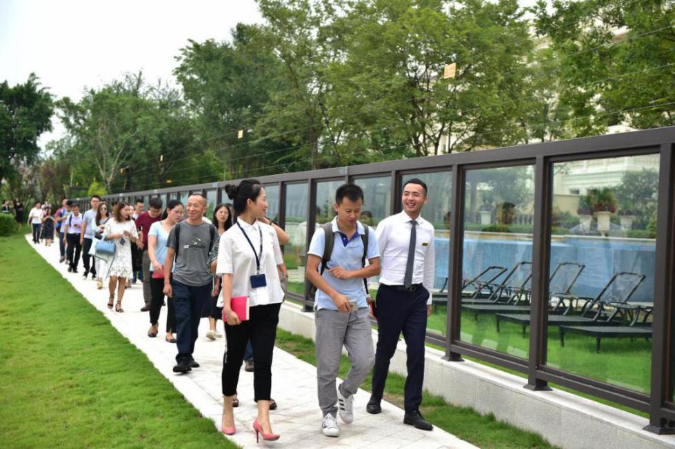 五城媒体精英千里寻访，融创*瑰园玫**95号获盛赞