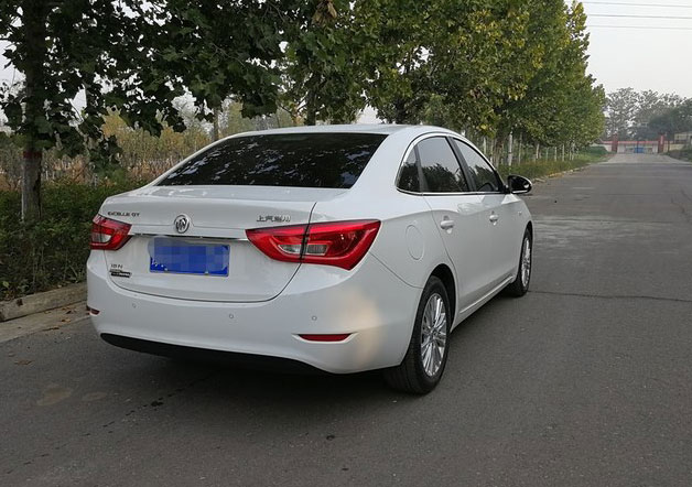 14年别克英朗1.6l手动上路实测,与狼结缘