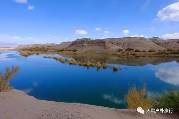 一大一小两个情侣湖，国庆来西域敦煌必经之路，一起秀恩爱吧！