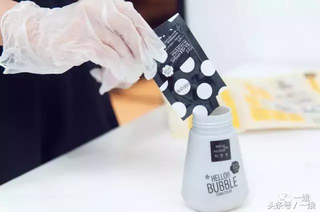 如何评价李宇春的先锋感时尚造型,李宇春怎么打扮都像中性人