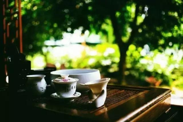 等一个风和日丽的日子,诗酒花茶的句子