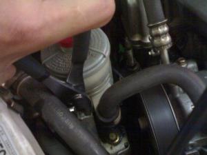 电子助力油多久更换一次,助力油少了是更换还是加