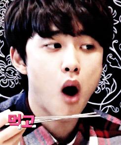 天哪噜,大中华的远房表亲除夕原来这么吃?