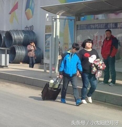 姑娘，你这样让我们没法做生意了啊，小本买卖