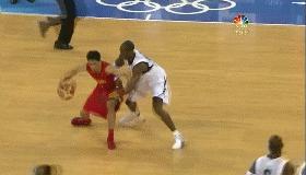 15岁获美媒盛赞，球探赞其中国首位世界级控卫，28岁便无奈退役