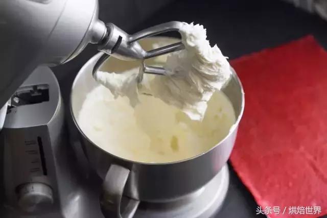 爆浆红丝绒蛋糕卷,颜值与口感并存的橙香蛋糕卷