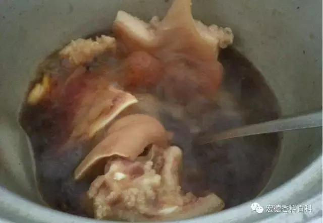 卤菜变味了再发卤水里还能还原吗,卤水变味了怎么补救