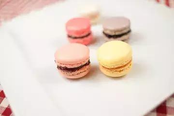 甜品爱好者的钟爱自制马卡龙,如何用马卡龙做甜点