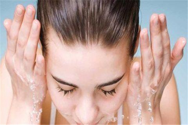 一颗痘引发的惨案,50岁大叔突发心梗命悬一线