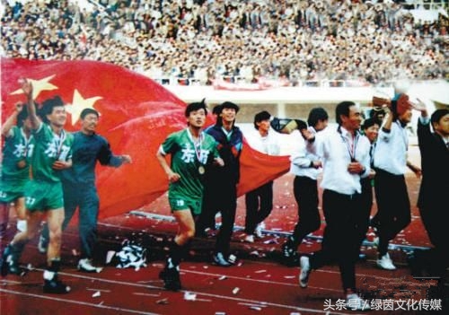 历史上足球鞋的进化史,中国足球的兴衰历程和未来发展