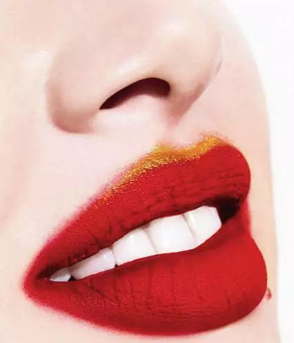 为什么那么多人都喜欢dior999,dior烈焰999和滋润版有什么区别