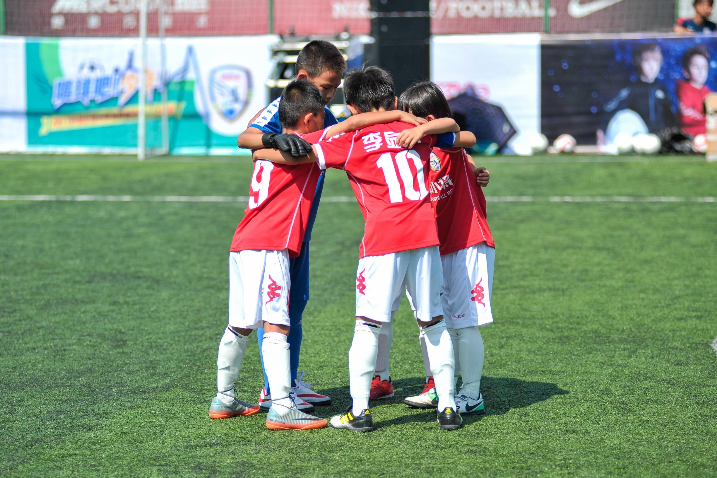 董路直播间说自己是中国青训教父,董路与范志毅对恒大青训的评价