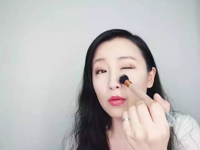 小众散粉的使用方法 (控油散粉教程)