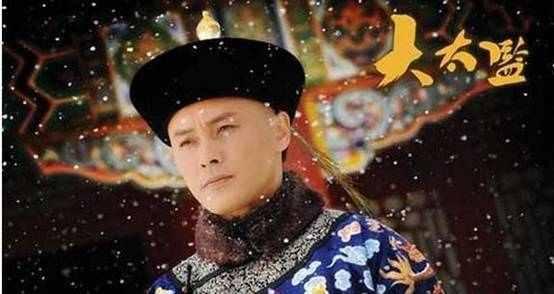 他做演员薪水比服务员低，过度劳累生病住院，53岁仍面如冠玉