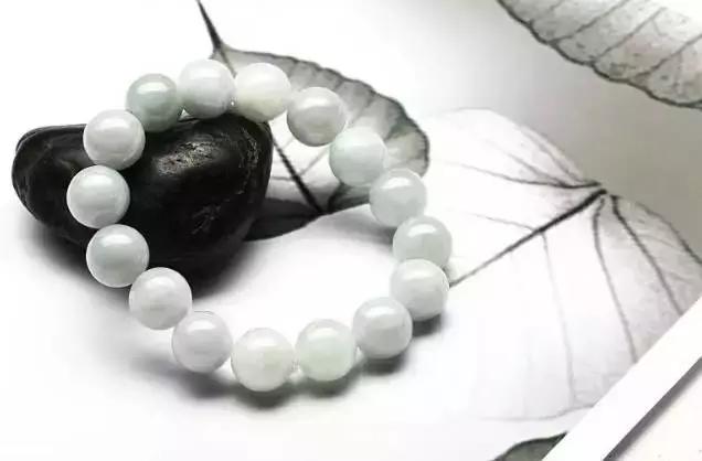 翡翠珠子戴脖子的76颗寓意,翡翠手串珠子颗数讲究