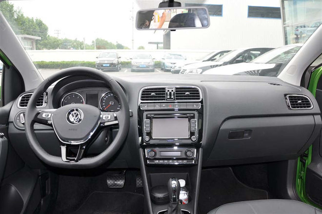 奥迪a3和奔驰a200两厢哪个值得买,奥迪a3两厢车1.4t进口2013年图片