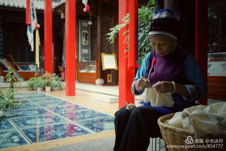 有一种蓝叫青花蓝,有一种颜色叫中国红
