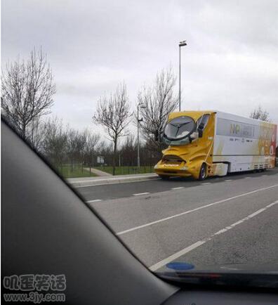 舔第二碗时，丈母娘拉我的手说：放这儿吧！等下我来洗