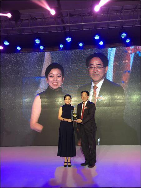 强势出击高姿冠名2016中国化妆品零售业大会