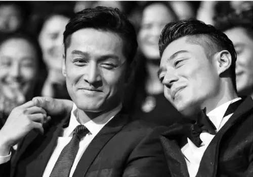 比胡霍纯洁的情侣照，怎样拍？