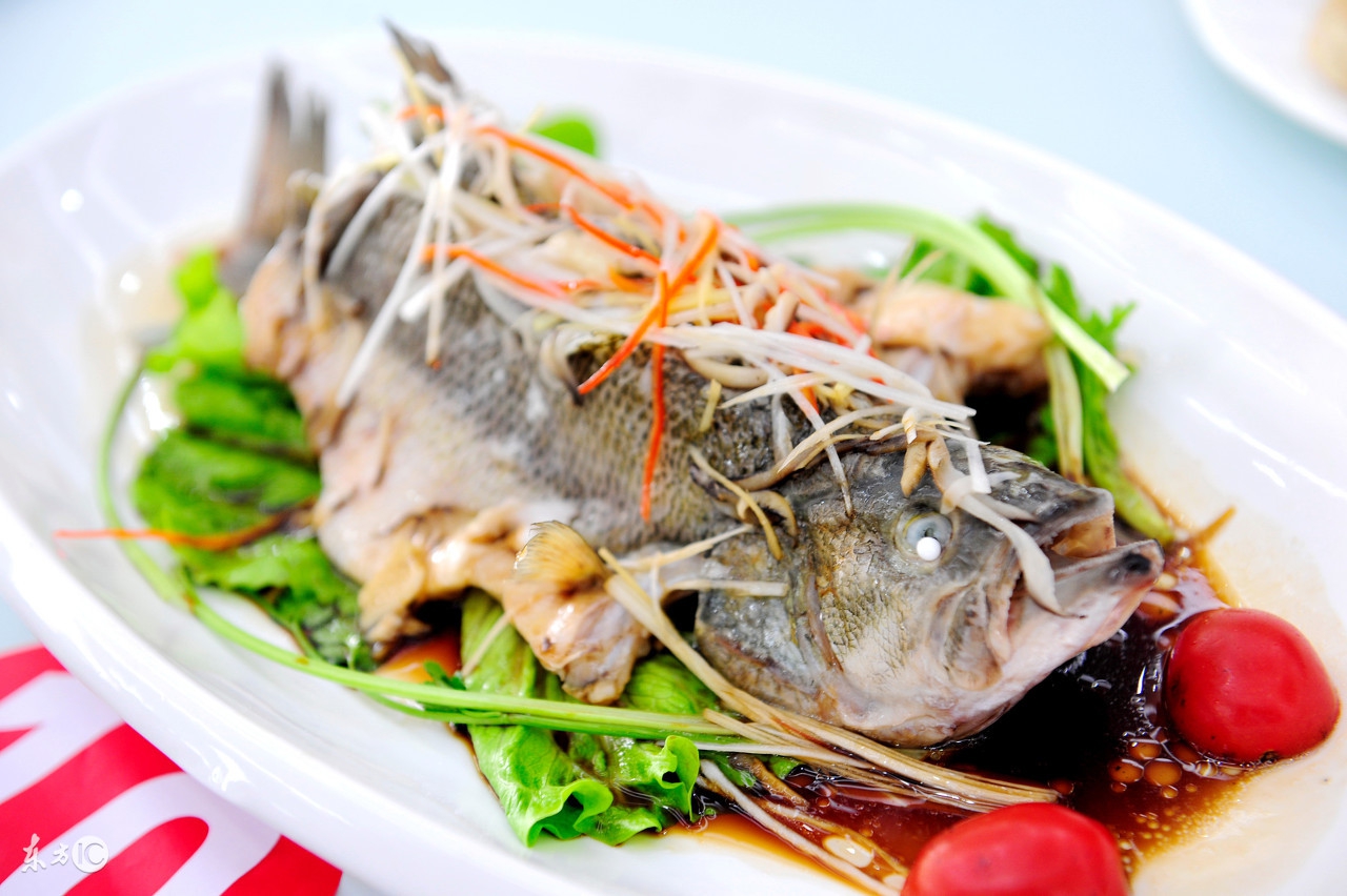 男子拔刺,鱼刺扎进舌头该怎么取出