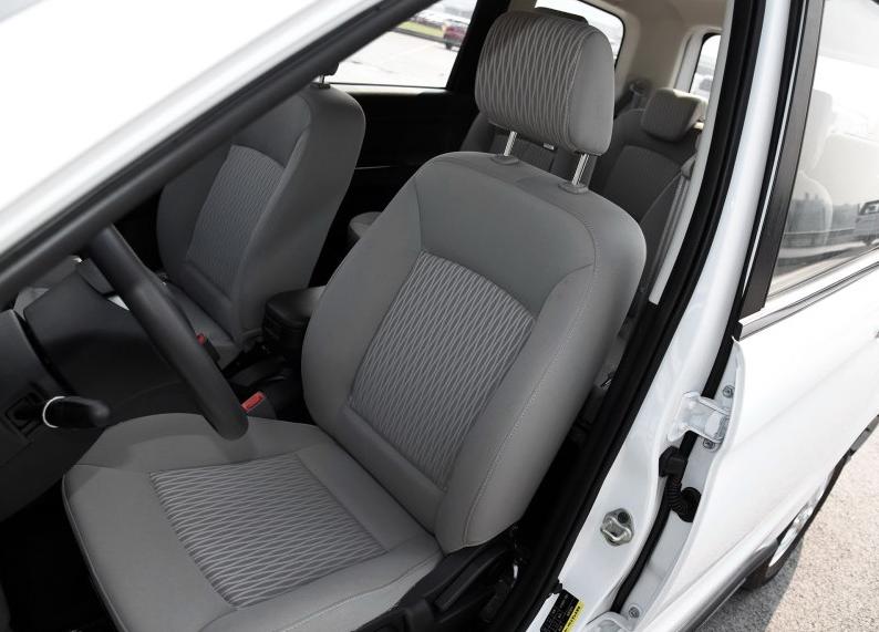 别老盯着宏光，真正的价格屠夫来了，空间比730更大，售价不到4万