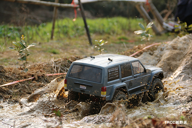 遥控仿真切诺基,大切诺基改装包围