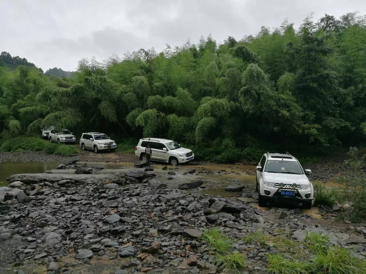 亚洲龙要不要喷底盘装甲,探界者要不要做底盘装甲