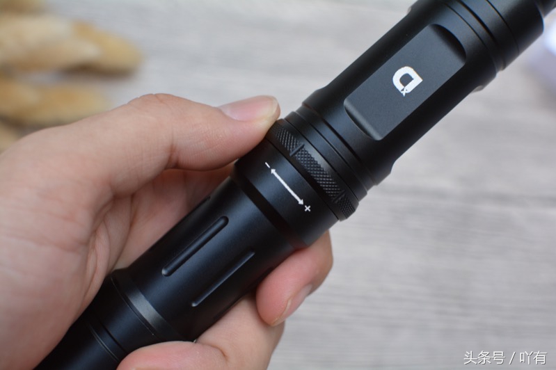 不用螺丝刀如何取下手机的螺丝,不用螺丝刀怎么拆卸手机螺丝