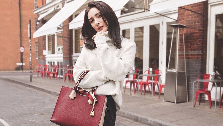 杨幂mk同款哪个颜色好看,深扒杨幂穿过的平价单品