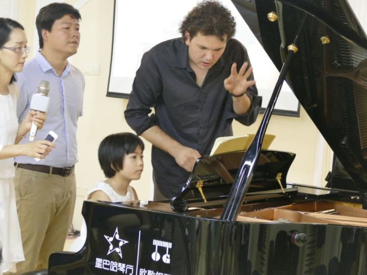 海伦维也纳演奏,海伦钢琴维也纳