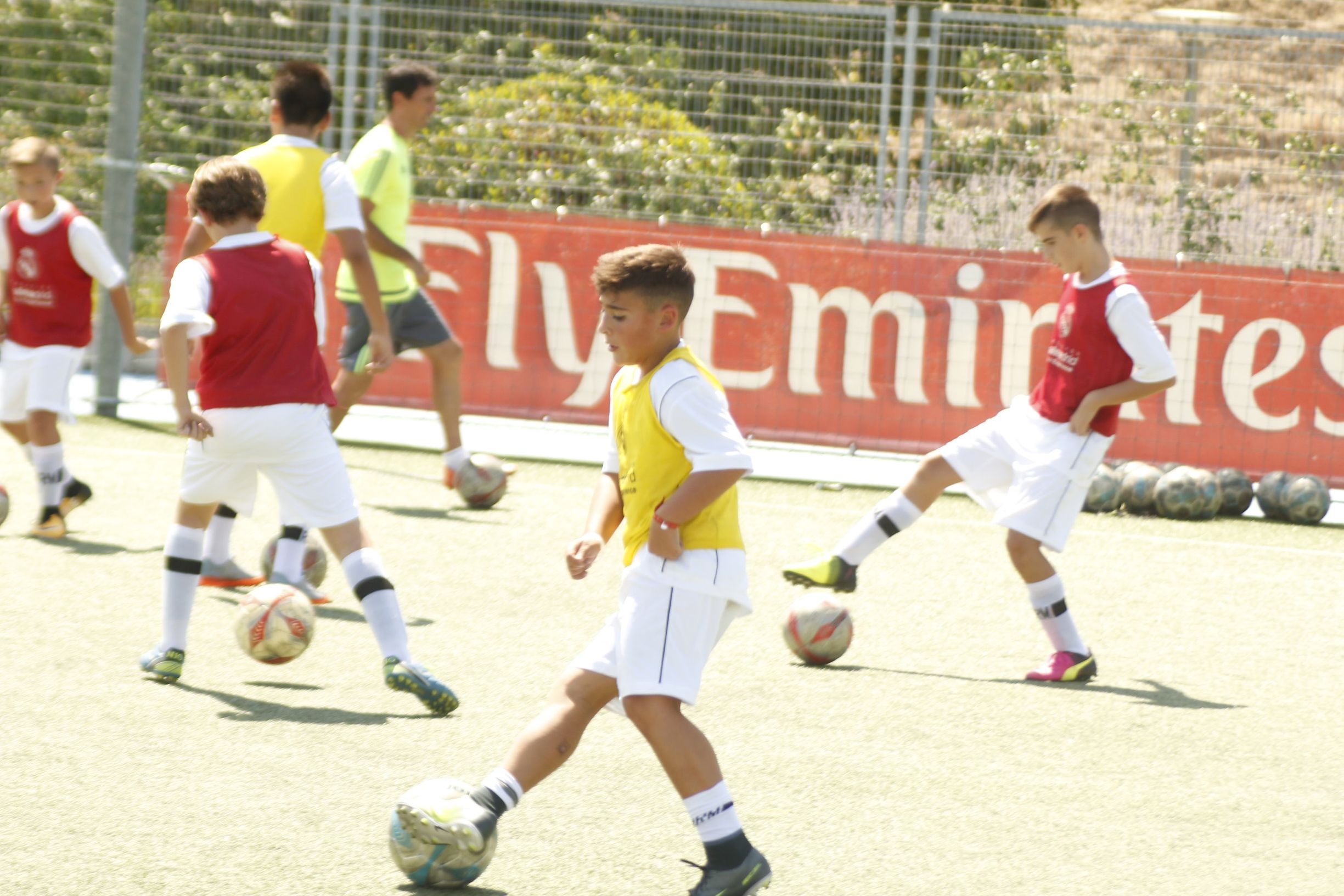 孩子几岁开始学踢球,踢足球几岁开始学最好