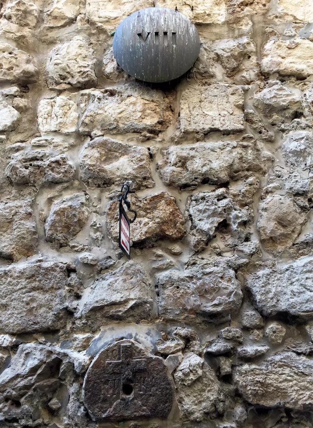 耶稣被钉死在十字架后来在哪里,耶稣被钉在十字架上之后的故事