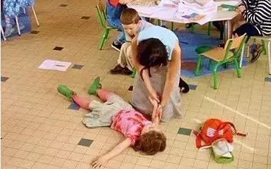 儿童癫痫难治吗？这位母亲已带孩子笑着出院，走在了康复的路