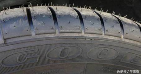 轮胎上为什么毛那么长,轮胎上有胎毛是怎么回事