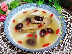 一鸽胜九鸡配什么汤,一鸽胜九鸡炖鸽汤要注意哪些