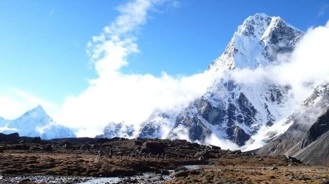 珠穆朗玛峰西坡大本营海拔多少,海拔最高的山峰是珠穆朗玛峰
