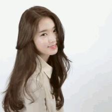 如何卷出自然卷发中长发,卷发好看时尚洋气