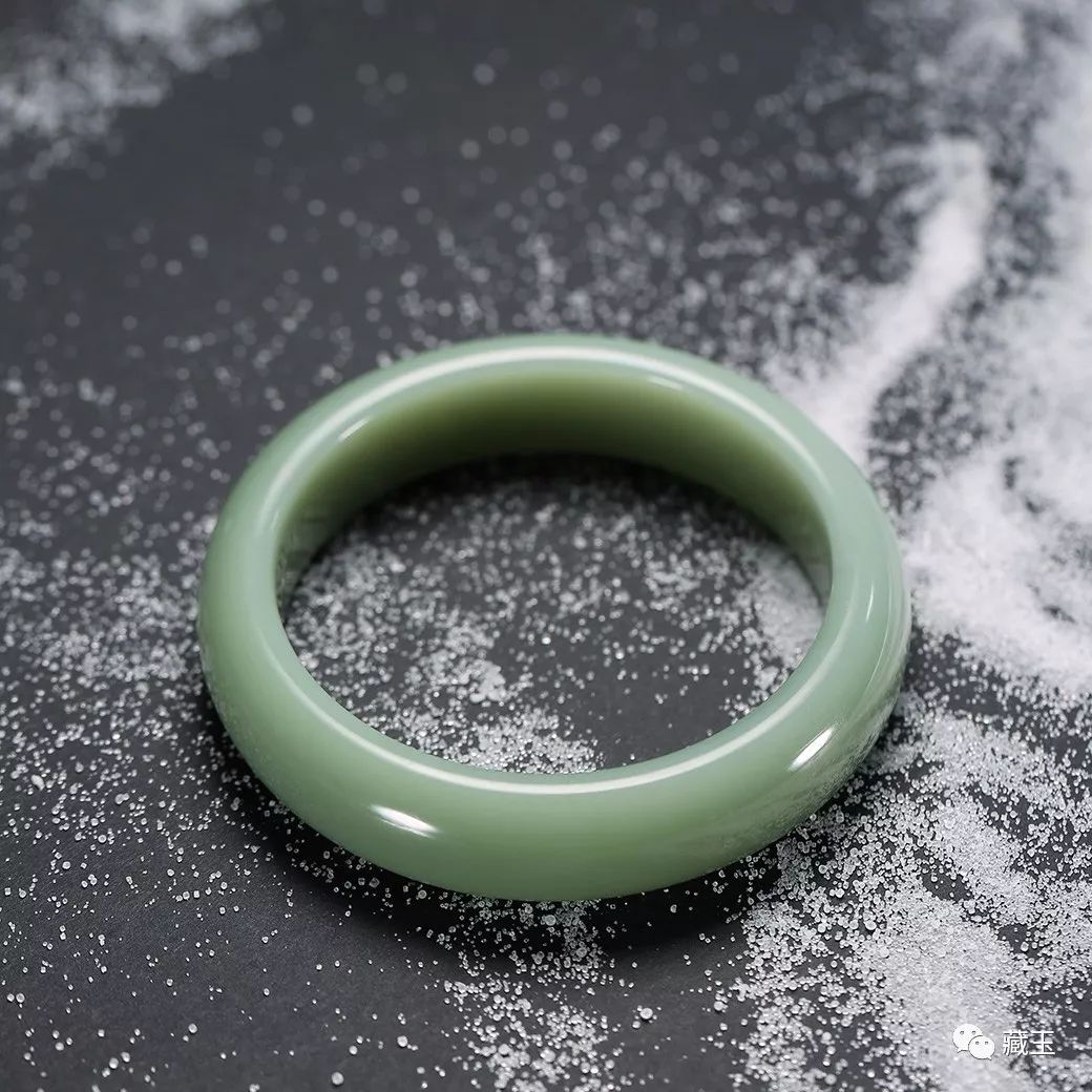 900000块买的玉手镯估价,9000左右的玉手镯