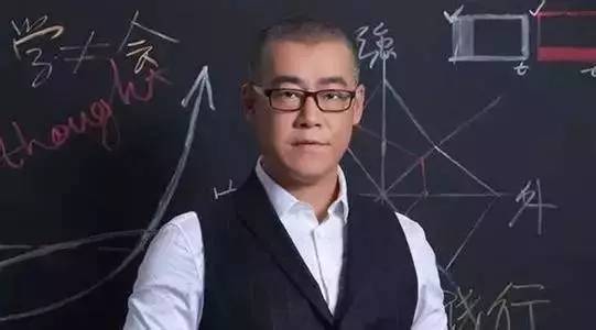 和知识丰富的人交流,与知识谈的恋爱