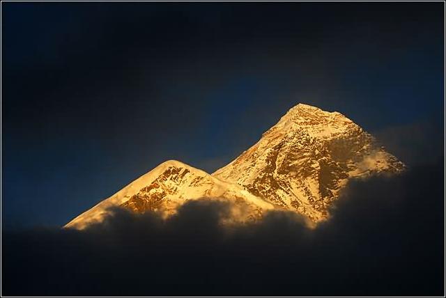 珠穆朗玛峰西坡大本营海拔多少,海拔最高的山峰是珠穆朗玛峰