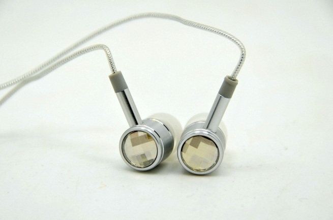 金属感十足的耳机,发光头戴式耳机测评