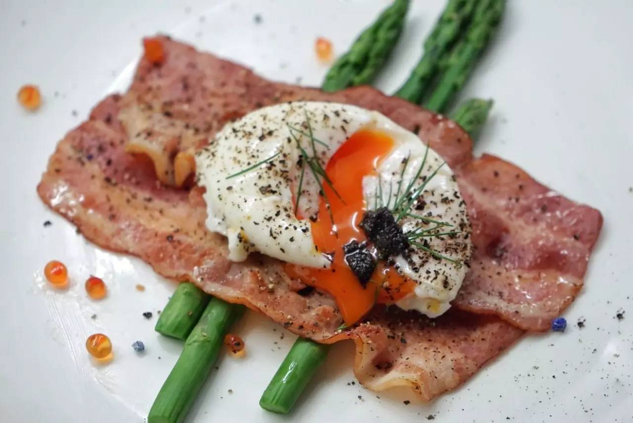 一刀切下去，鸡蛋流黄的感觉，好像中了500万！