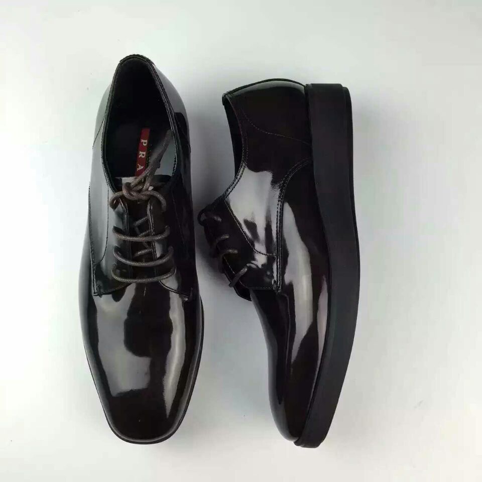 prada衣服新款主推系列 (prada中古款跟专柜款白标一样吗)