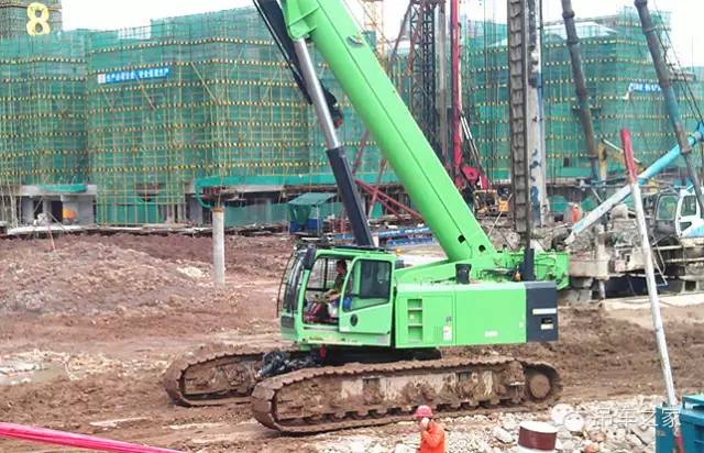 外国超大型履带式起重机,履带式伸缩臂起重机推荐