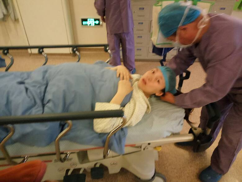 二胎妈妈顺产分娩过程,二胎妈妈剖腹产的经历