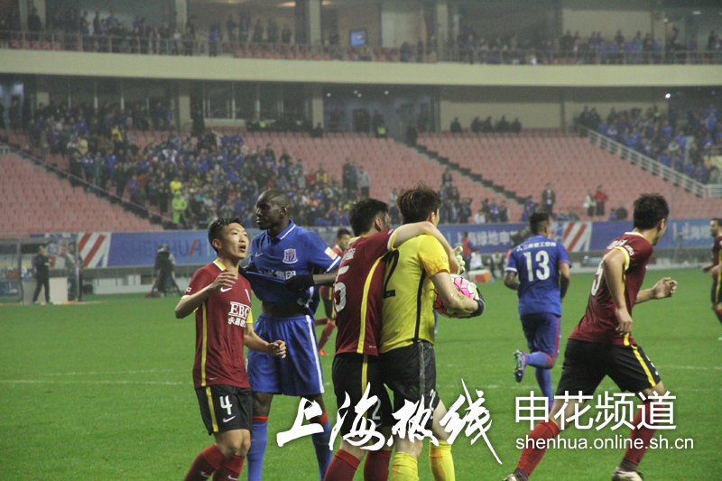 登巴巴绝杀曼联,登巴巴伤停补时