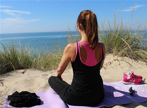 瑜伽的初步练习20式瑜伽经典动作图解