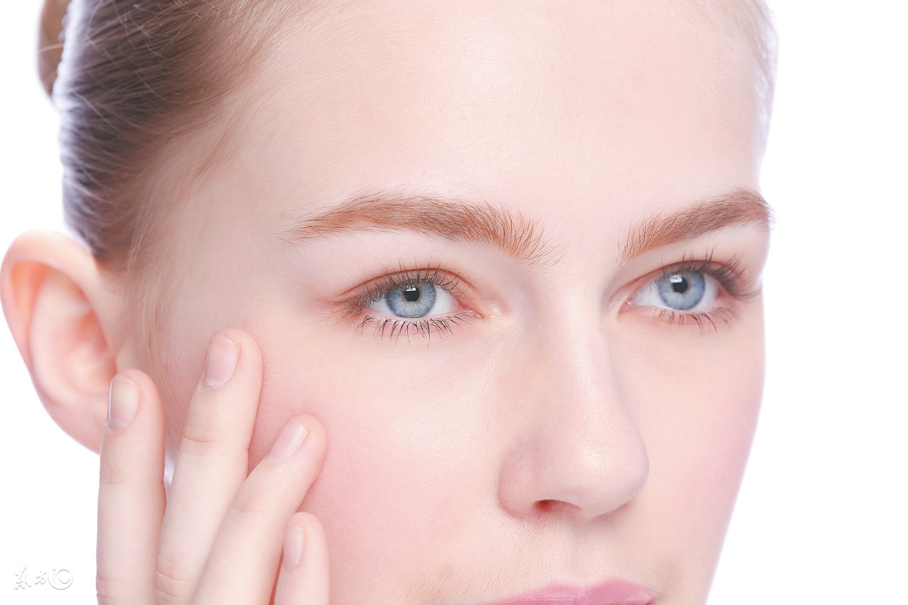 脸上长斑长痘应该用什么化妆品,长痘长斑出油用什么护肤品